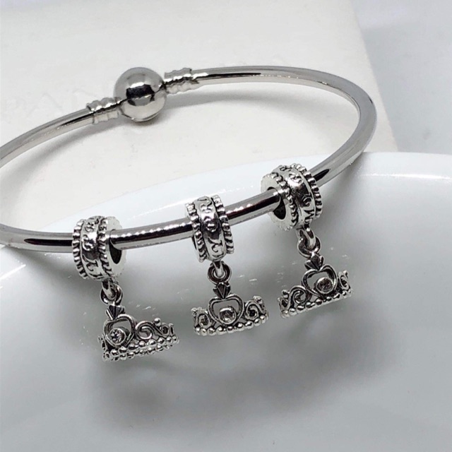 Charm vương miện