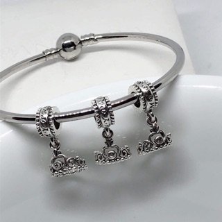 Charm vương miện