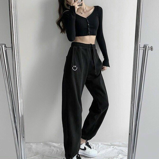 Quần jogger nỉ mặt cười chất dày giá rẻ unisex phong cách đường phố dành cho nam và nữ | BigBuy360 - bigbuy360.vn