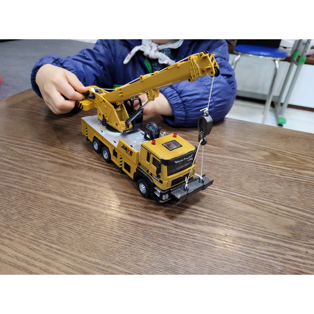 Xe cẩu đồ chơi bằng thép cực bền an toàn
