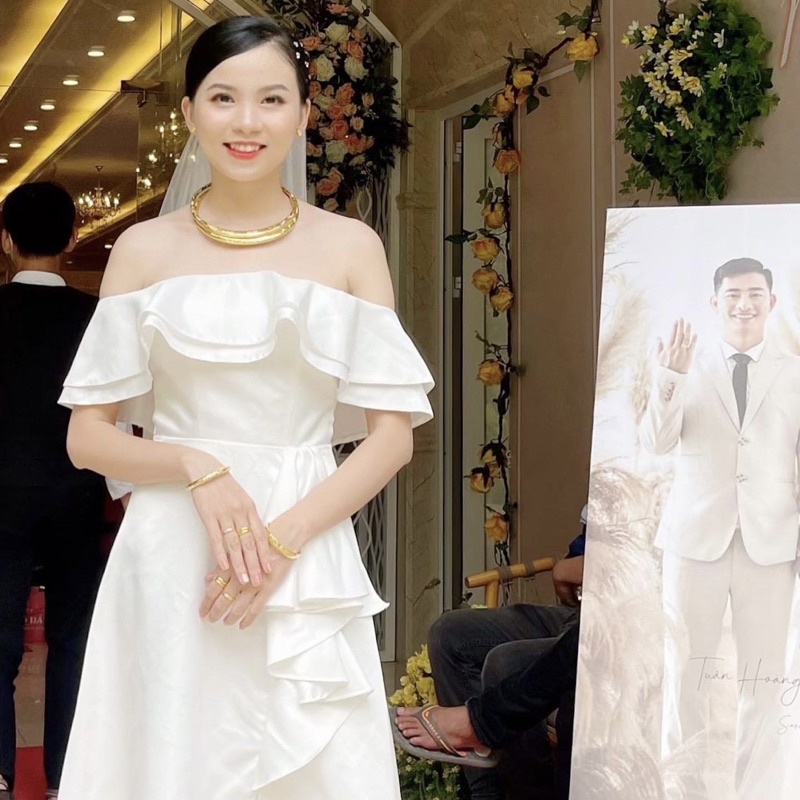 ( ẢNH THẬT KHÁCH MẶC ) 👰🏻‍♀️ Váy Cưới Flora Trễ Vai Tôn Dáng - Váy Cưới Xẻ Tà Thanh Lịch - Váy Đón Tiệc