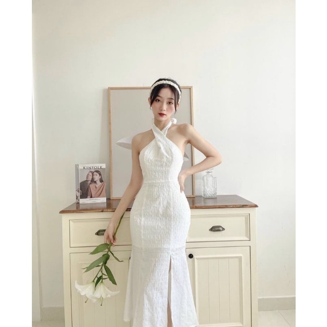 Đầm body trắng xẻ tà phối cổ yếm cột nơ dự tiệc sang trọng