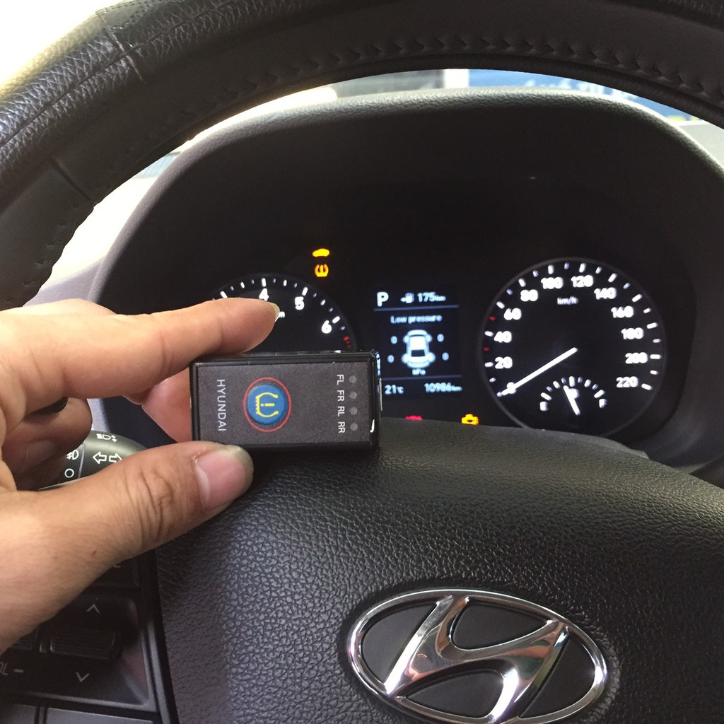 Hiển thị áp suất lốp lên đồng hồ tốc độ Hyundai Accent