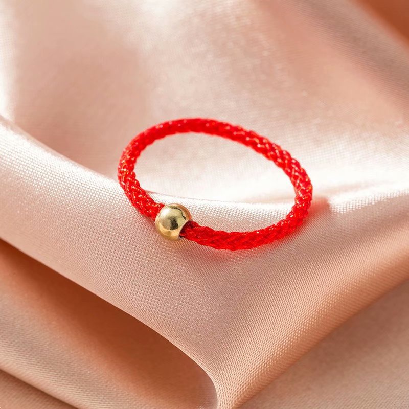 Nhẫn chỉ đỏ đeo tay mang lại may mắn, thời trang