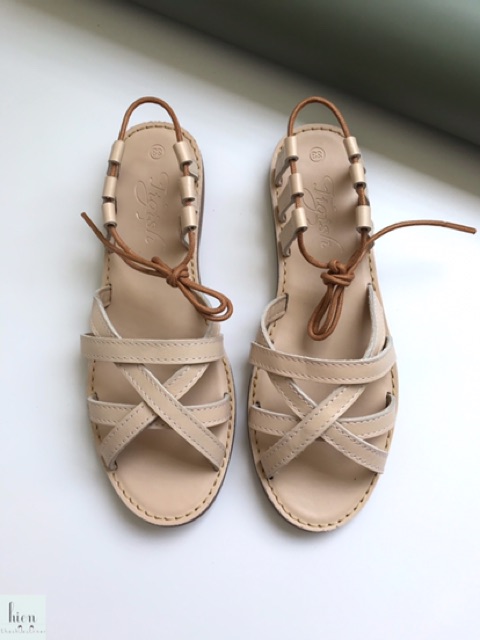 Giày sandal bệt quai chéo da bò tigish đế đúc phom nhỏ