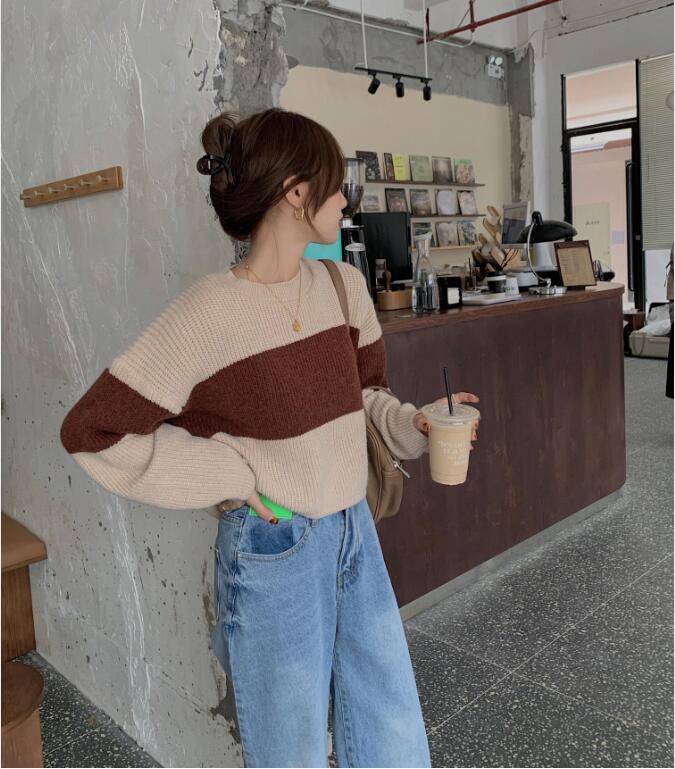 Áo sweater dệt kim tay dài dáng rộng kẻ sọc dành cho nữ