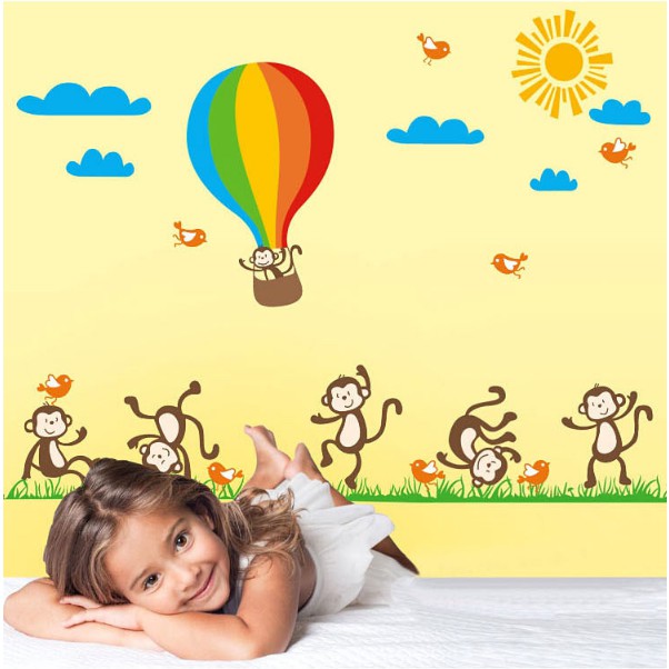 Decal trang trí tường - Khinh Khí Cầu sắc màu và bày khỉ tinh nghịch