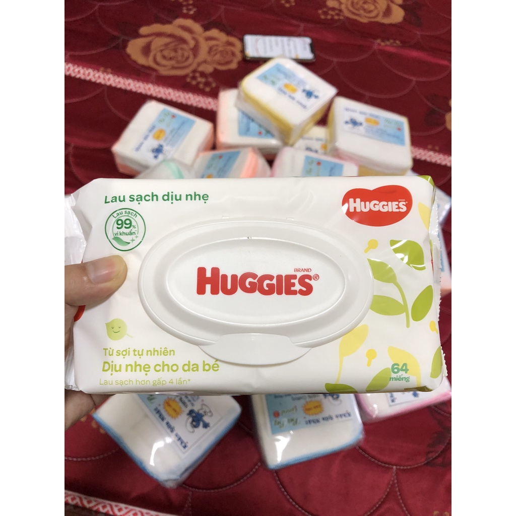 Thùng 12 gói Khăn ướt Huggies không mùi (64 miếng/gói)