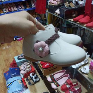Giày boot siêu đẹp cho bé gái (lẻ 220k)