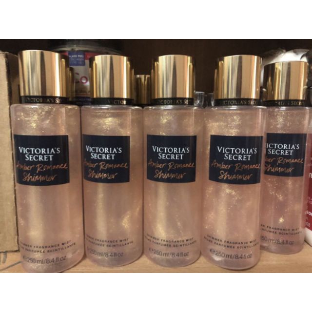 Xịt thơm nhũ Victoria's Secret Amber Romance Shimmer 250ml