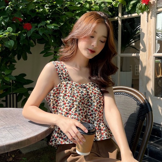 YU CHERRY | Áo nữ hai dây bản to, có nút gỗ mặt trước, hoạ tiết hoa Button Tank Top YA334
