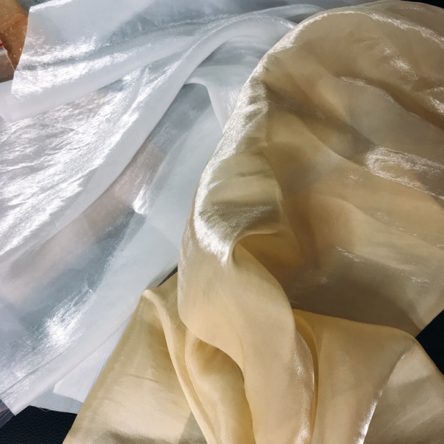 Tấm vải ánh kim tuyến chụp ảnh ( trắng )