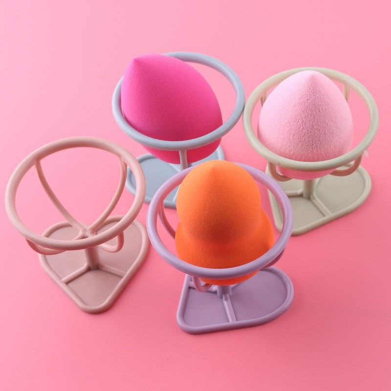 Đế nhựa hình ly để mút trang điểm hình trứng tiện dụng