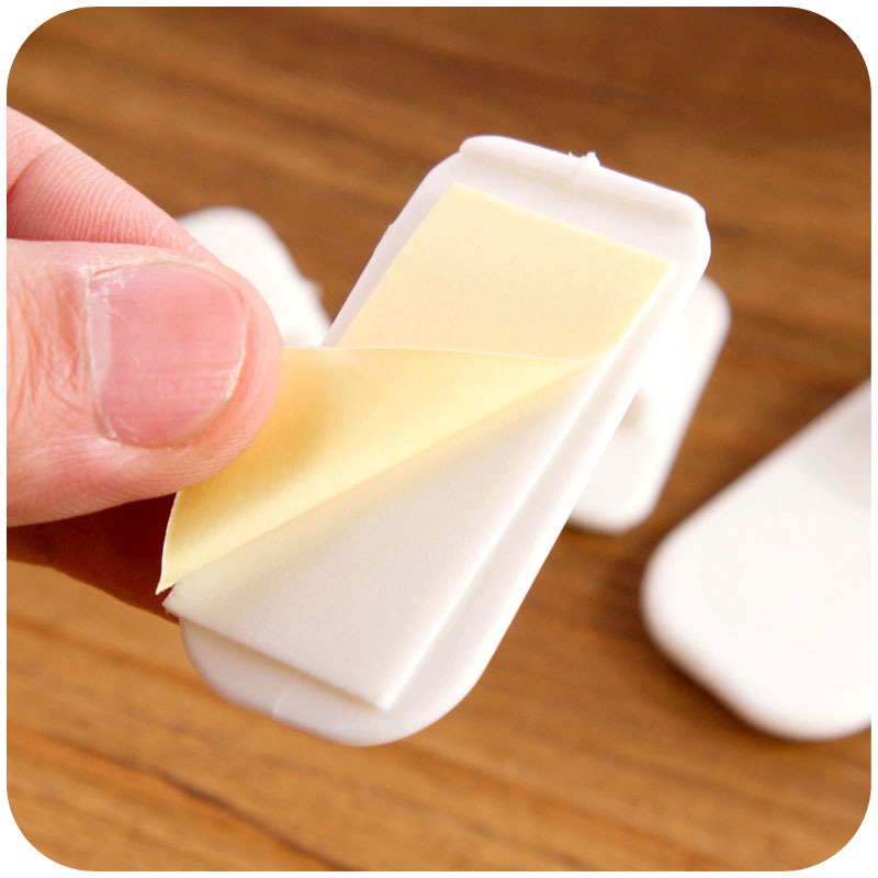 Set 4 Móc Nhựa Treo Đồ Dán Tường Tiện Lợi
