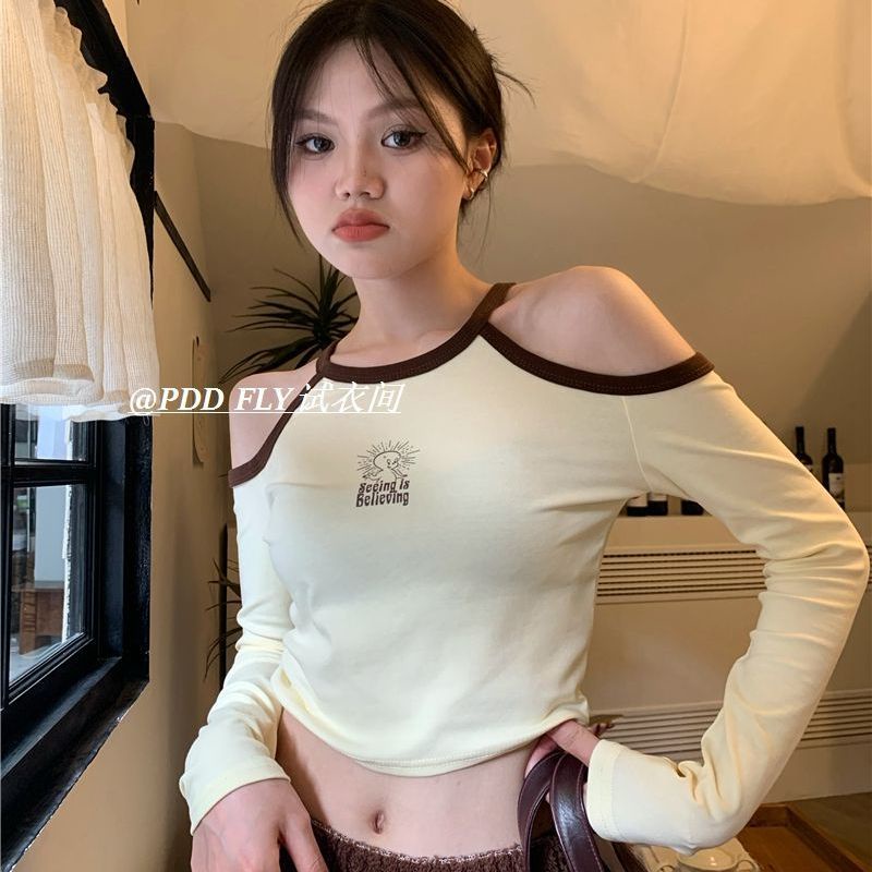 Áo croptop COZOK trễ vai tay dài hoạ tiết in phong cách cổ điển