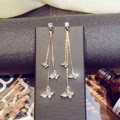 Đôi Khuyên Tai Dáng Dài Phối Tua Rua Hình Bướm Đính Đá Thời Trang Cho Nữ