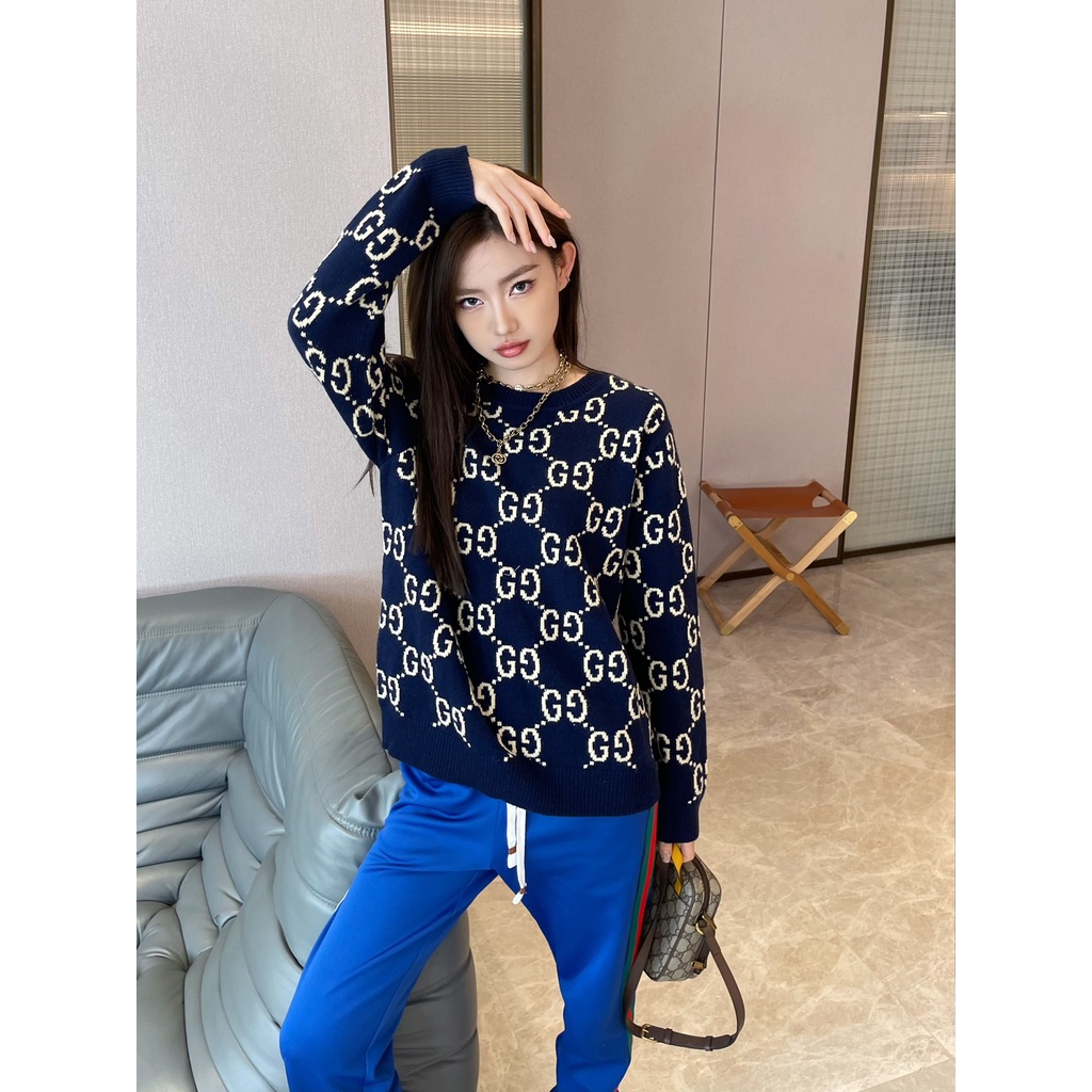 Áo len màu xanh được trang trí với họa tiết GG thời trang cao cấp Gucci GG GC