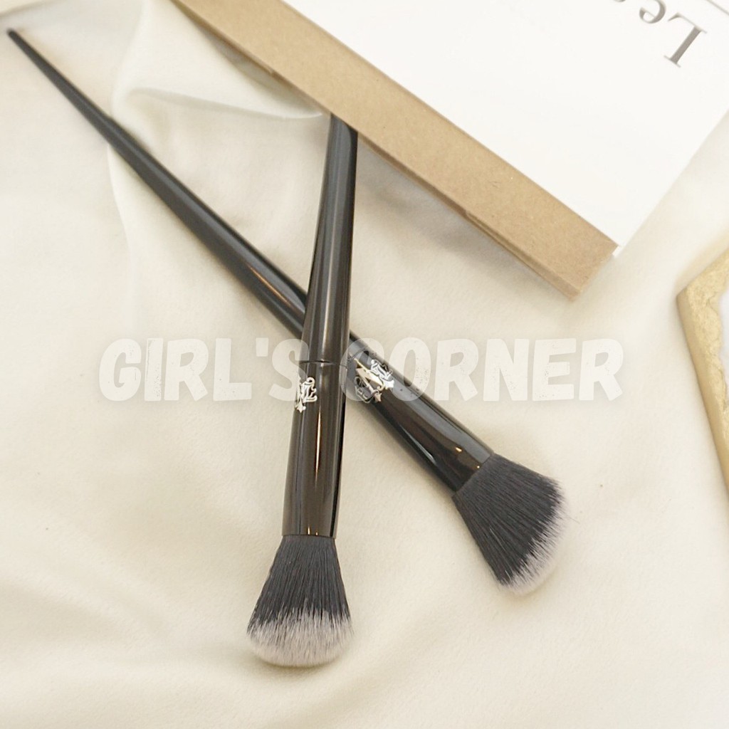 Cọ Tạo Khối Vát Xéo Kat Von D2