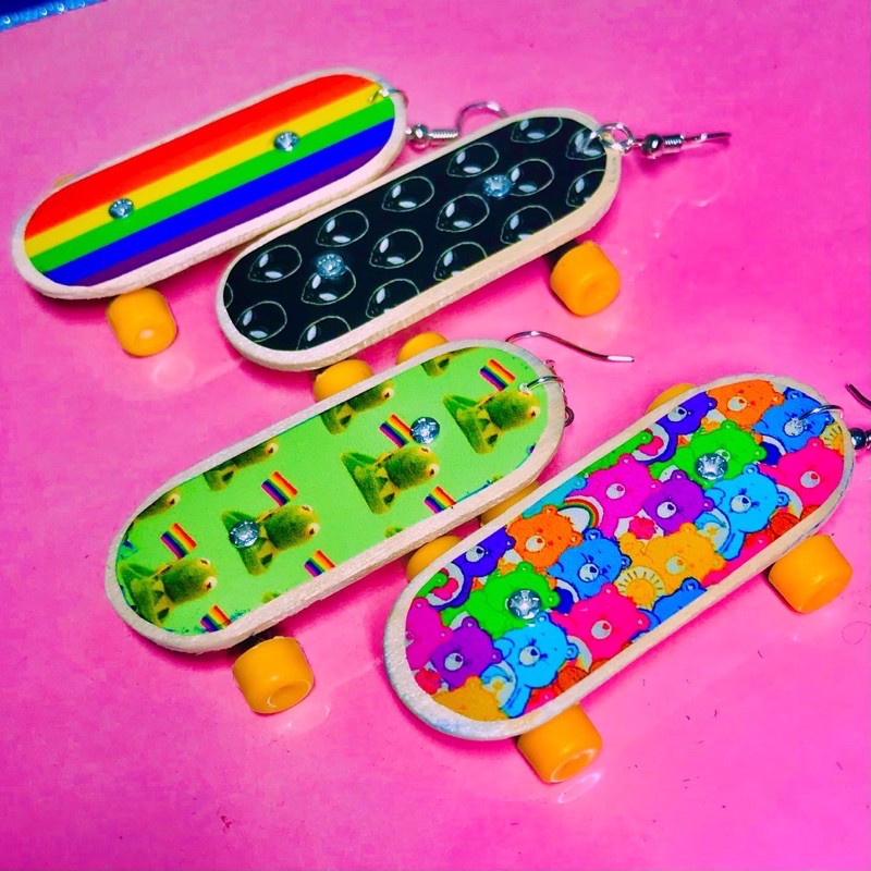 Khuyên tai hình ván trượt