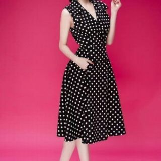 ĐẦM VEST CHẤM BI NT -1496
Giá 240k
Kiểu dáng: đầm xòe mullet, cổ vest cài nút, sát nách, 2 túi
Màu sắc: nền đen chấm