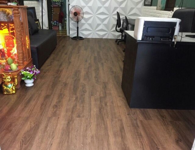 1 MET VUÔNG SÀN NHỰA GIẢ GỖ. BỀN ĐẸP CHỊU ẨM TỐT