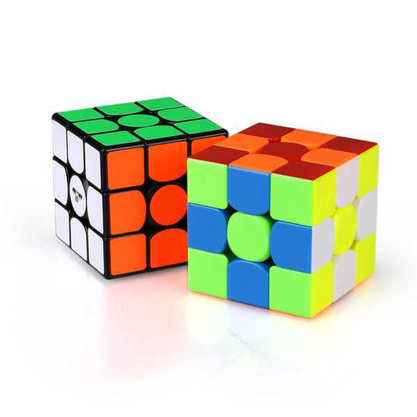 QiYi WuWei 3x3 M Rubik 3x3 cao cấp hộp nhựa có nam châm sẵn (Viền đen / Không viền)