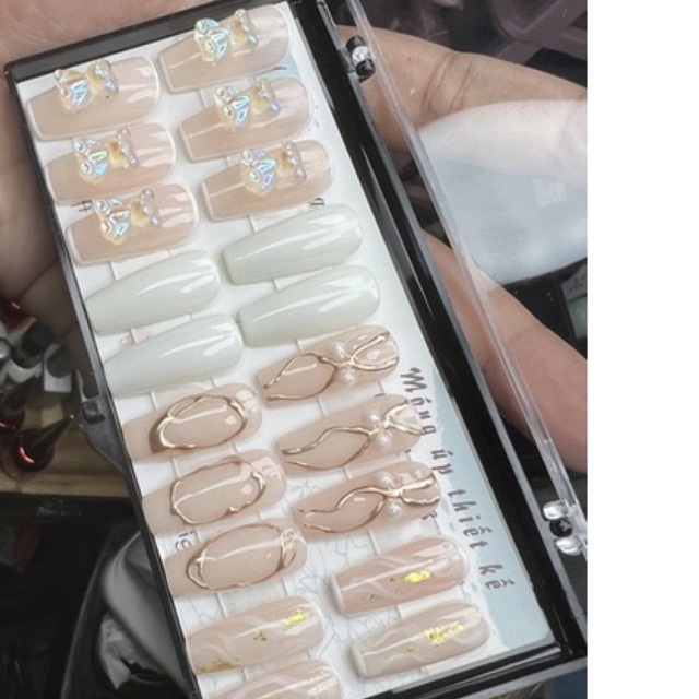 Nailbox Nuna móng úp thiết kế móng thạch Vân đá viền gương đính 2 gấu