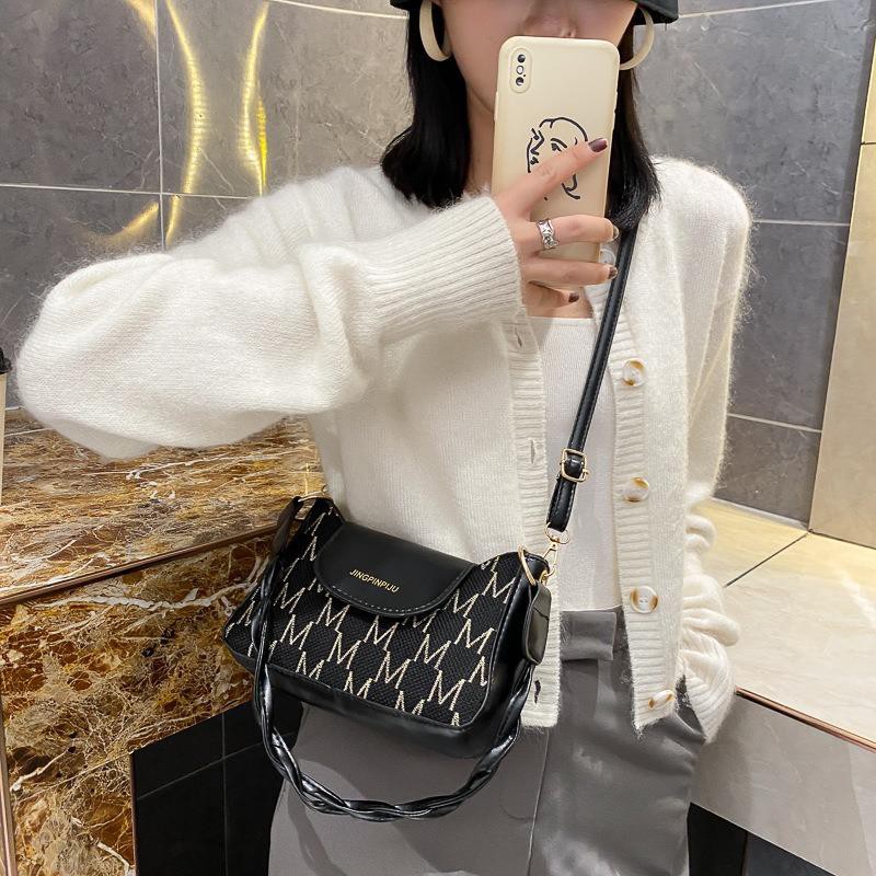 New popular fashion women's retro small pocket wild one shoulder strap under square arm