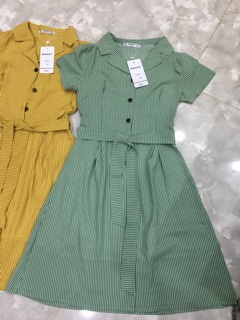 Váy kẻ cúc gỗ dài - vintage