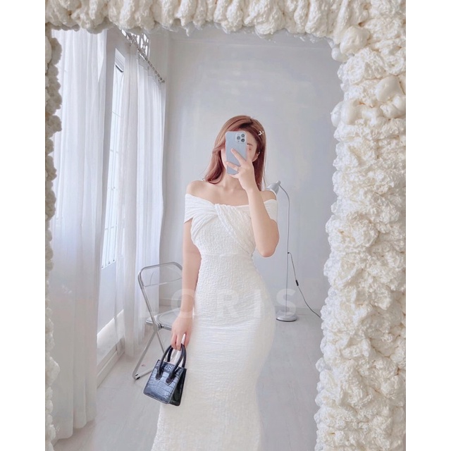 Đầm CHOU trễ vai form body dáng xoè TRẮNG và ĐEN | BigBuy360 - bigbuy360.vn