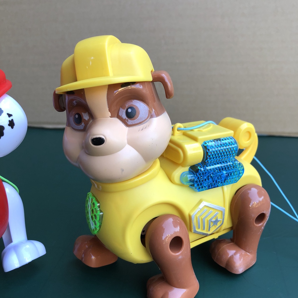 Chú chó cứu hộ chạy pin có nhạc có đèn sáng và dây cho bé dắt đi chơi