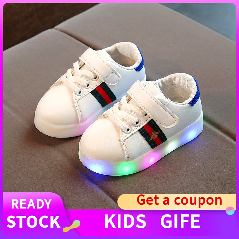 Giày sneaker đế gắn đèn led thời trang cho bé