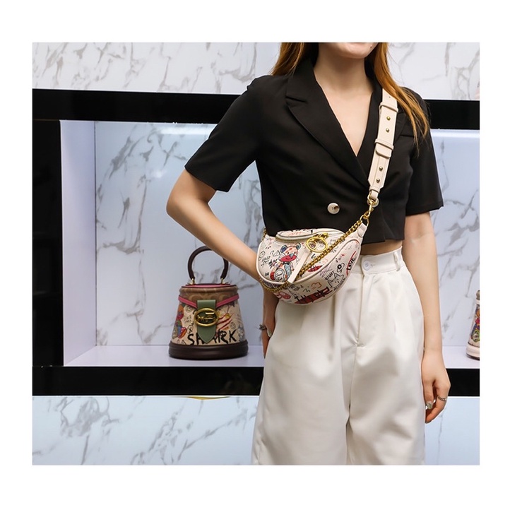 Túi đeo chéo nữ hoạ tiết gấu 2 dây đeo dáng yên ngựa Zuliashop8386