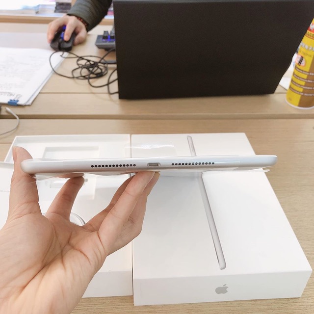 Máy tính bảng ipad Gen7 32G Fullbox chưa kick 10.2” 2019 sẵn hàng tại Smobilevn - Smobilevn.com | BigBuy360 - bigbuy360.vn