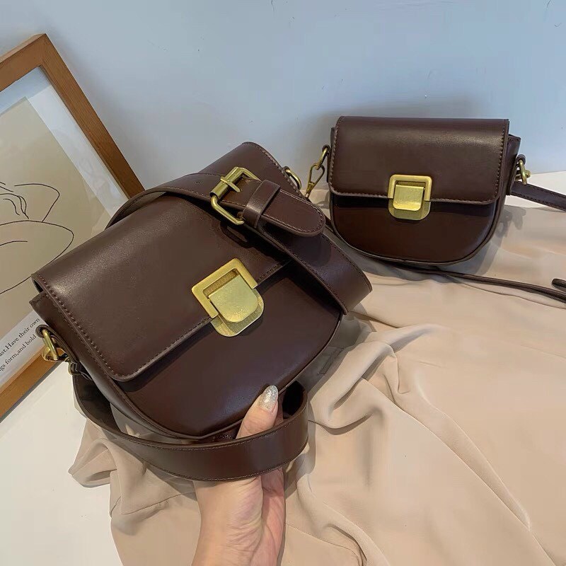 Túi đeo chéo da lì khóa vuông dáng bầu quai da đeo chéo bản lớn cao cấp 1060