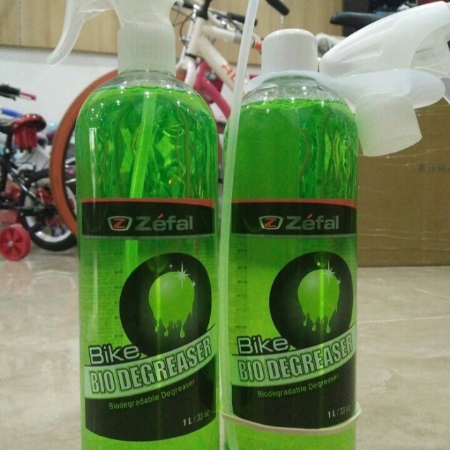 Chai xịt tẩy rửa DẦU NHỚT ZEFAL BIO DEGREASER