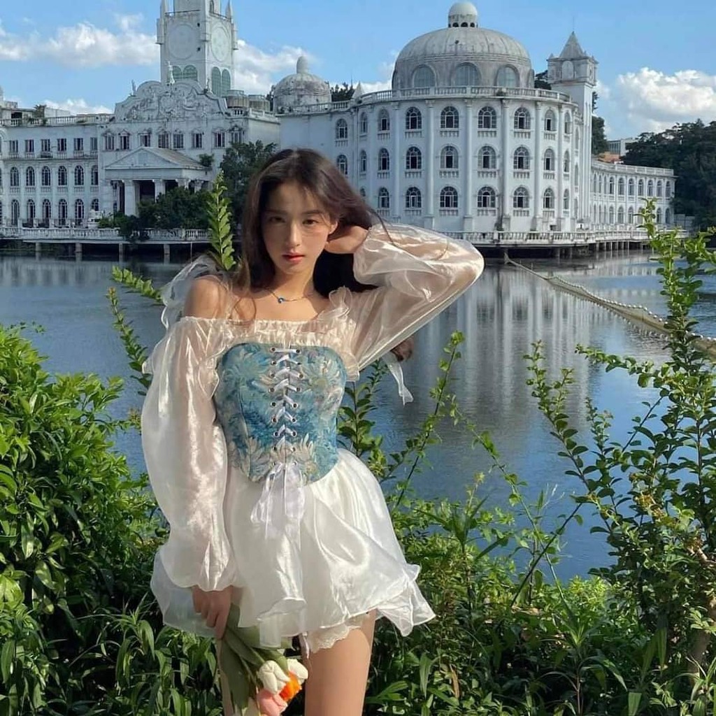 Set Đầm Trắng Và Áo Corset Xanh Quý Tộc Phong Cách Vintage
