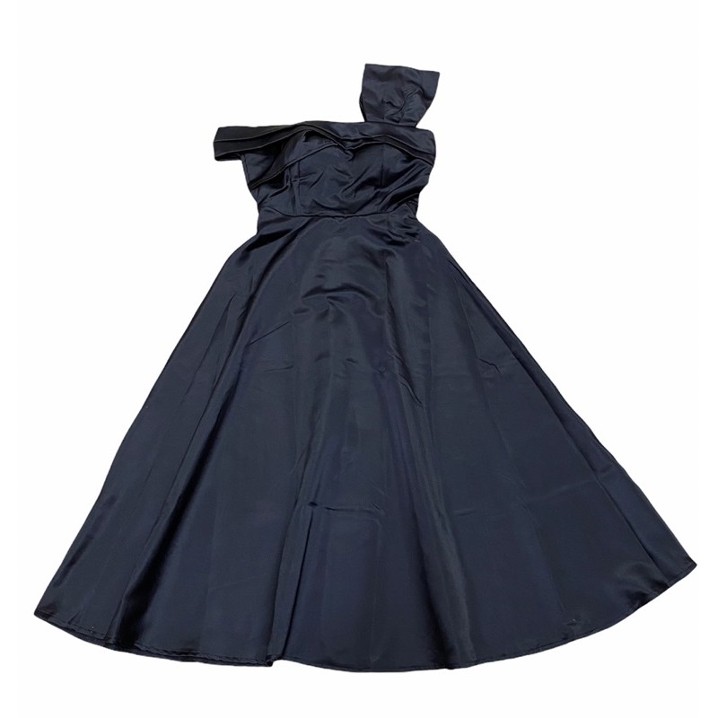 Đầm dự tiệc trắng lệch vai nơ audikt | BigBuy360 - bigbuy360.vn