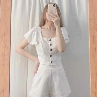 Set thiết kế cổ vuông quần đùi