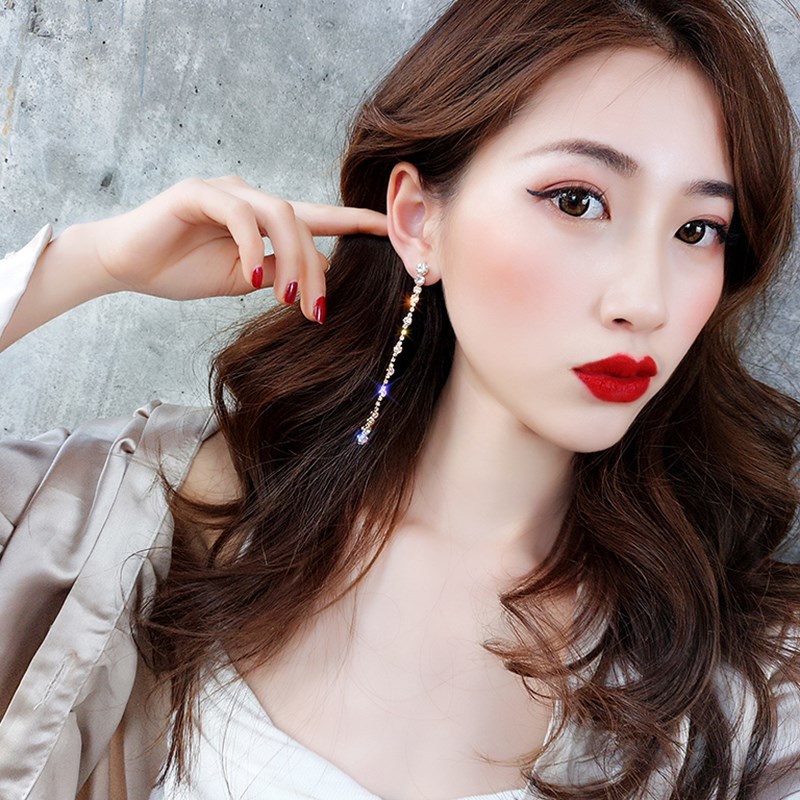 Khuyên Tai Dáng Dài Đính Đá Phối Tua Rua Phong Cách Hàn Quốc