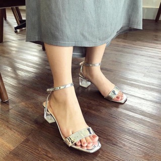 San dan gót vuông đế trong