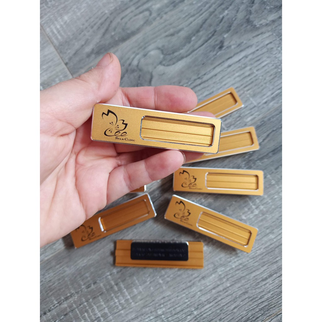 Thẻ thay tên cài áo in UV bền đẹp