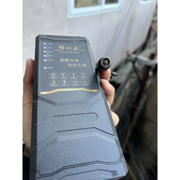 sạc xe điện 48v 12ah chân tròn to 1 kim loại tốt