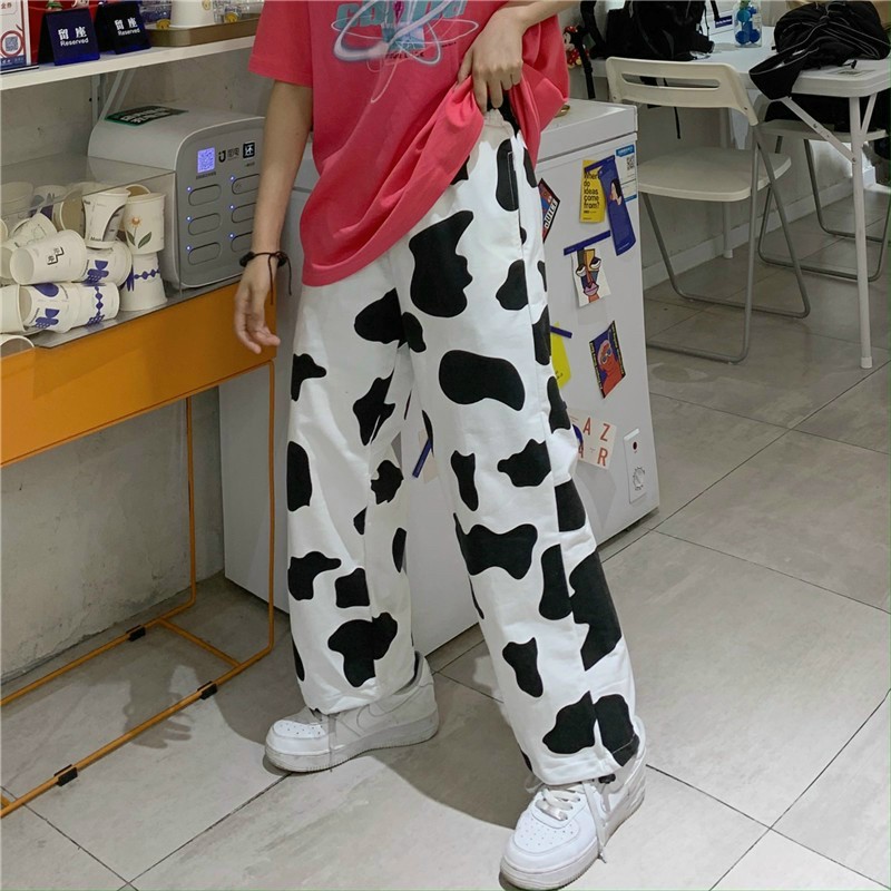 Quần Ống Rộng Hoạ Tiết Bò Sữa, Quần Dài Nam Nữ Form Rộng, Ống Suông Lưng Chun Bo Gấu Phong Cách Cá Tính. | BigBuy360 - bigbuy360.vn