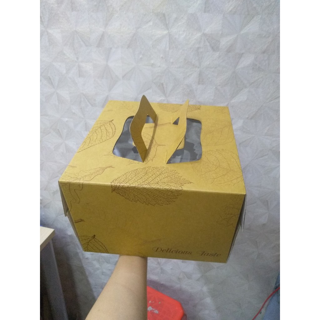 Hộp bánh kem kèm đế