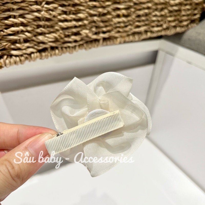 Bờm kẹp tóc hoa voan handmade đính hạt trai công chúa cho bé gái