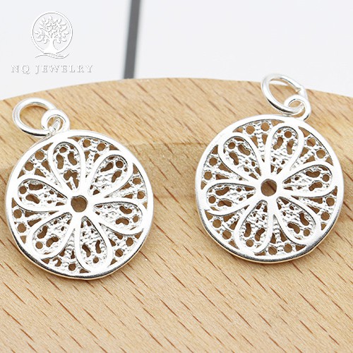 Charm bạc mặt tròn treo hình hoa - NQ Jewelry