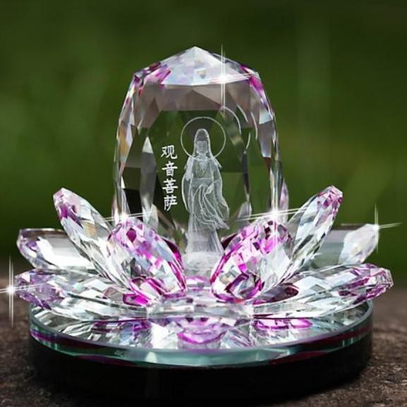 TƯỢNG QUAN ÂM BỒ TÁT ĐỨNG TRÊN ĐÀI SEN BẰNG PHA LÊ TRANG TRÍ TAPLO XE Ô TÔ