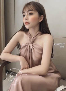 Đầm suông lụa cổ yếm