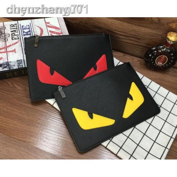 Dạo Phố Túi Ly Hợp Fendi Fendi Crash Túi Ly Hợp Túi Xách Quà Tặng Giáng Sinh Phiên Bản Hàn Quốc Túi Ly Hợp Quái Vật Nhỏ Nam Nữ Túi Phong Bì IPAD Nam